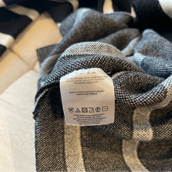 Moth from Anthropologie Large Black and White Striped Hadley Sweater V Neck - Picture 6 of 7